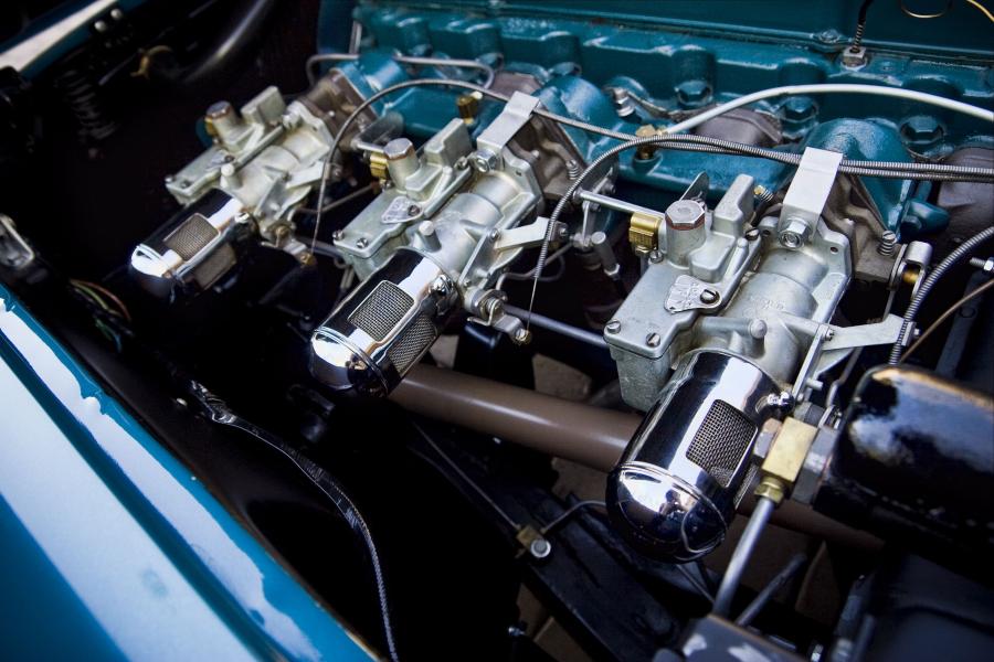  Chevrolet Corvette Bubbletop Roadster 1954 года  (фото 12 из 24)